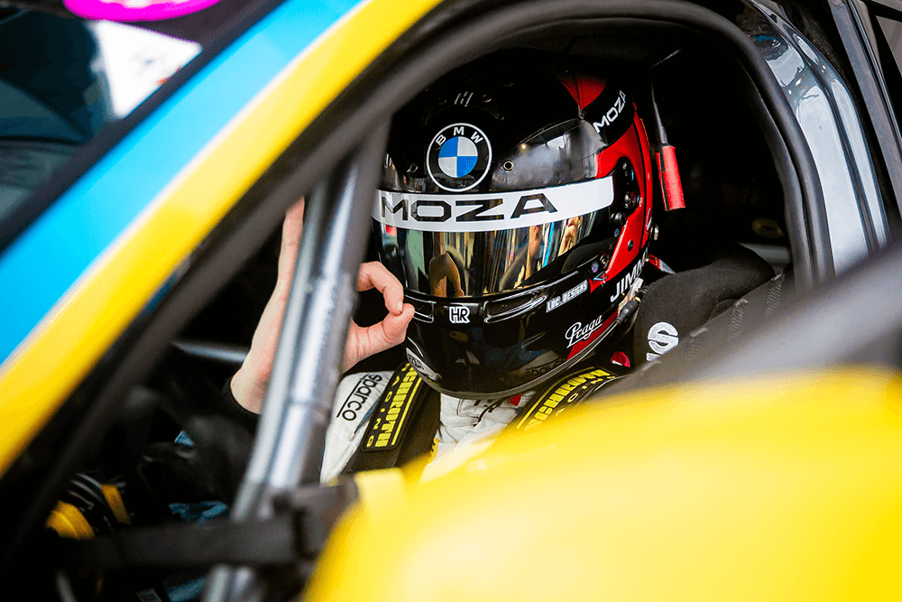 MOZA Racing and Jimmy Broadbent Extend Partnership into 2024